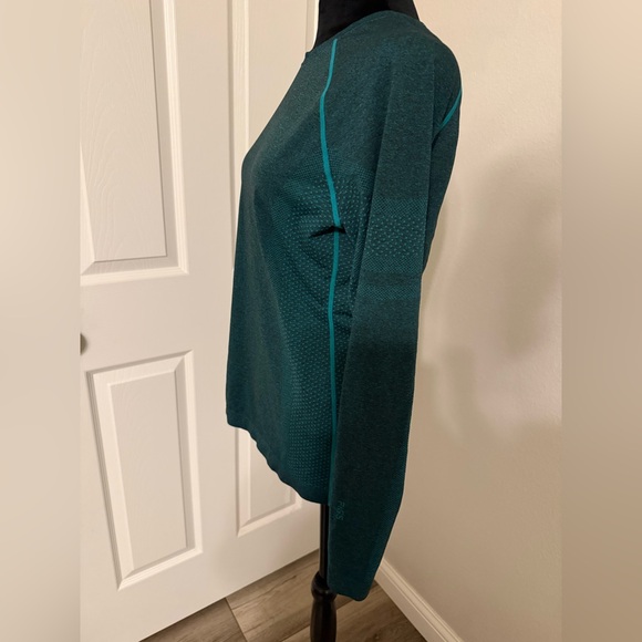 Figs Women's Long Sleeve Top in Dark Teal with Teal Contrast Piping - Picture 4 of 7